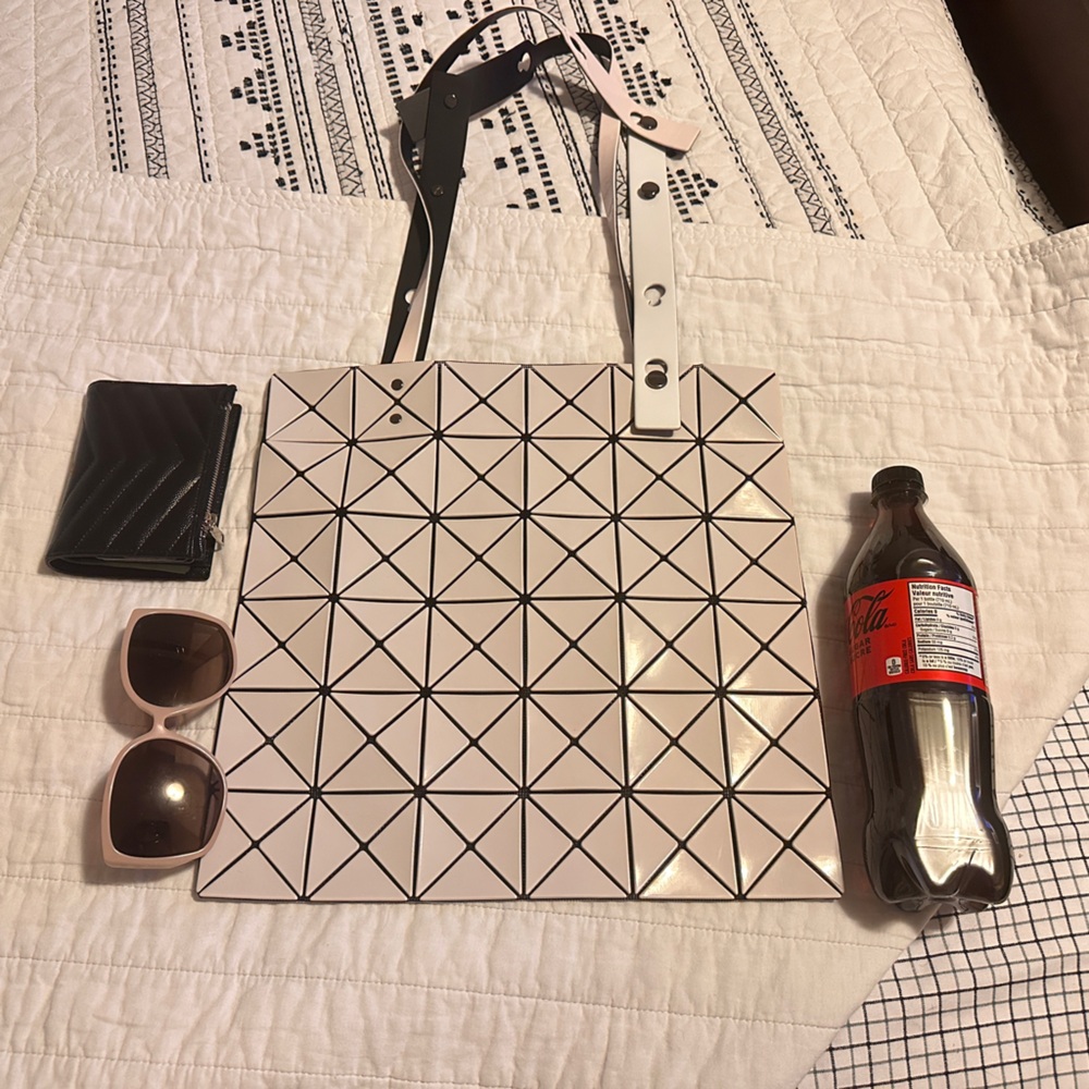 Issey Miyake Lucent Tote resemble